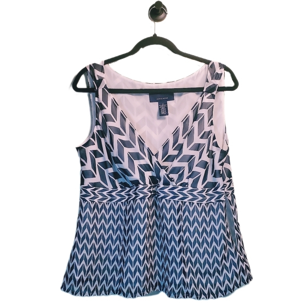 JONES WEAR Sleeveless V-neck Blouse Geometric Print Black White Size 14 EUC